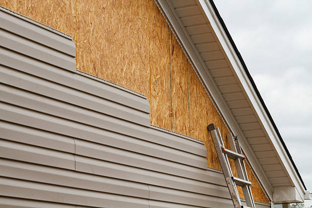 24/7 Emergency Vinyl Siding experts in Louisville, IL